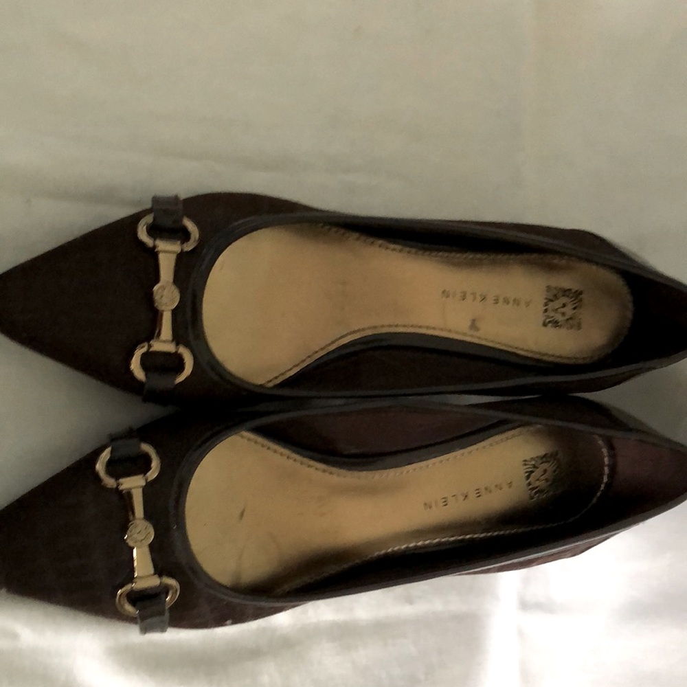 Brown Anne Klein 2 1/2 inch heels